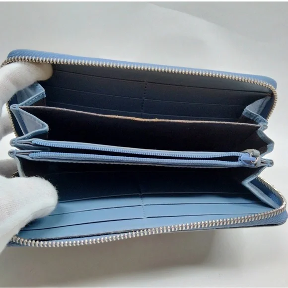 Gucci RARE! Blue Studded Women's Wallet - Sleek Everyday Clutch - Picture 3 of 9